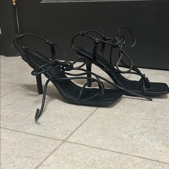 Elegant Black Lace-Up Square Toe Heels - Picture 2 of 2